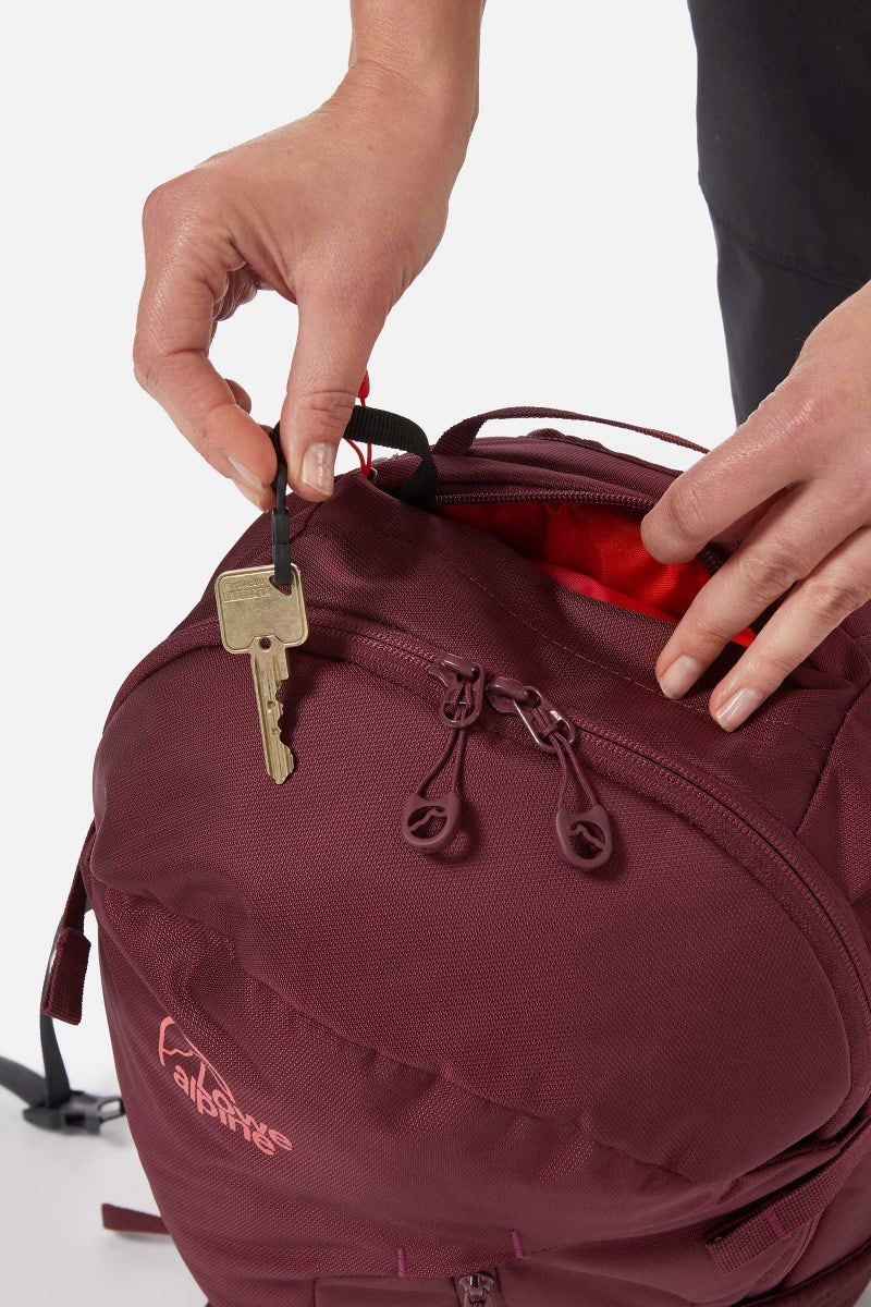 Lowe alpine edge 18 best sale daysack